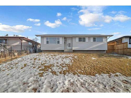 2339 Vista Crescent Ne, Calgary, AB - Outdoor