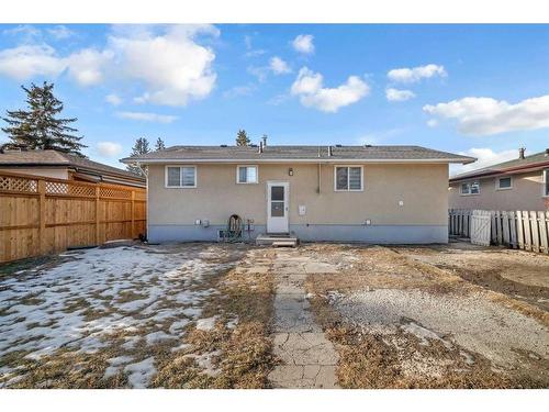 2339 Vista Crescent Ne, Calgary, AB - Outdoor