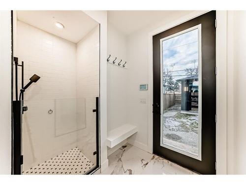 2116 Victoria Crescent Nw, Calgary, AB - Indoor