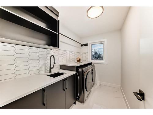 2116 Victoria Crescent Nw, Calgary, AB - Indoor Photo Showing Laundry Room