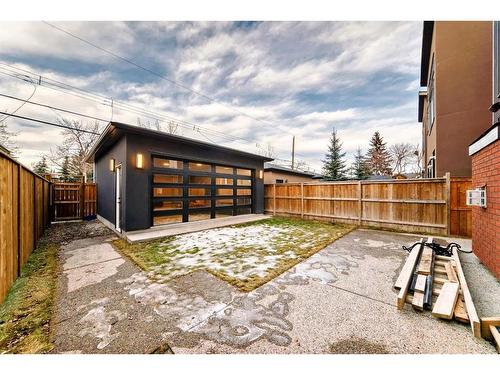 2116 Victoria Crescent Nw, Calgary, AB - Outdoor