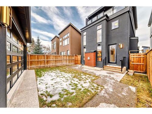 2116 Victoria Crescent Nw, Calgary, AB - Outdoor