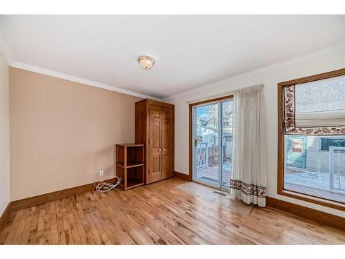 530 9 Avenue Ne, Calgary, AB - Indoor Photo Showing Other Room