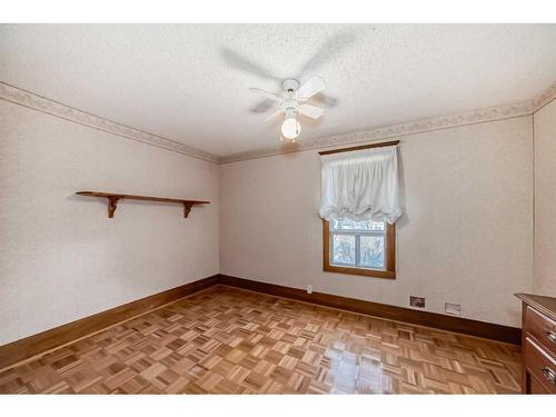 530 9 Avenue Ne, Calgary, AB - Indoor Photo Showing Other Room