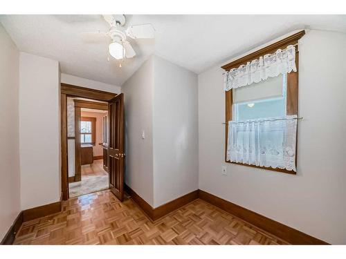 530 9 Avenue Ne, Calgary, AB - Indoor Photo Showing Other Room