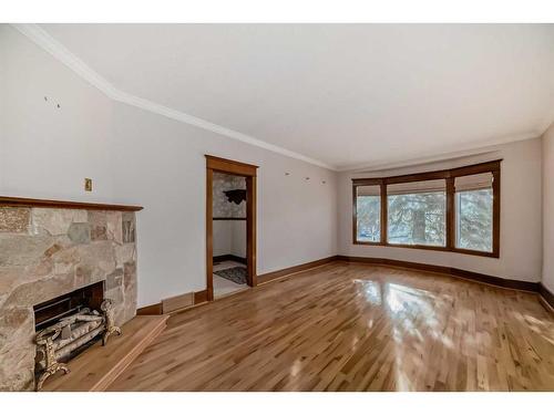 530 9 Avenue Ne, Calgary, AB - Indoor With Fireplace