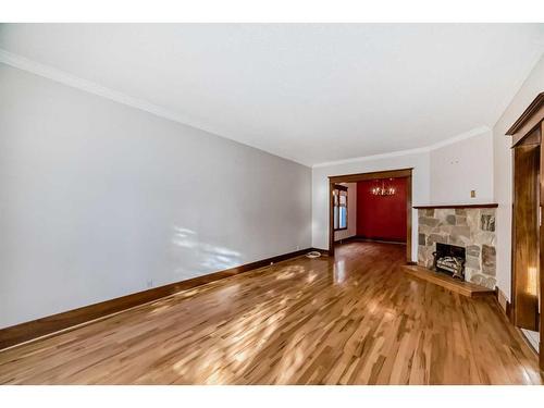 530 9 Avenue Ne, Calgary, AB - Indoor With Fireplace