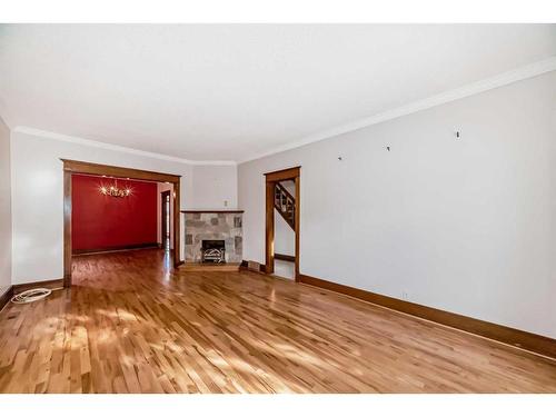 530 9 Avenue Ne, Calgary, AB - Indoor With Fireplace