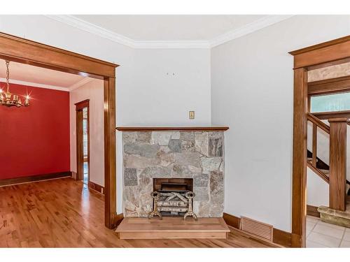 530 9 Avenue Ne, Calgary, AB - Indoor With Fireplace