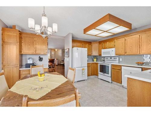 16 Arbour Cliff Court Nw, Calgary, AB - Indoor Photo Showing Kitchen