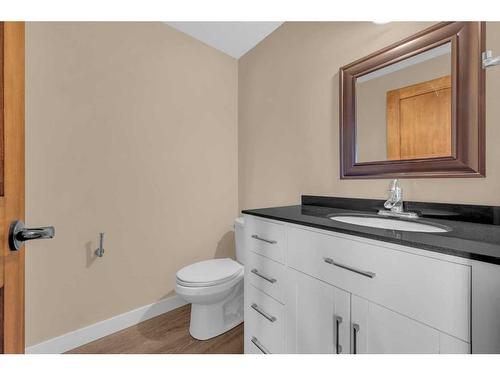 64 Hidden Way Nw, Calgary, AB - Indoor Photo Showing Bathroom