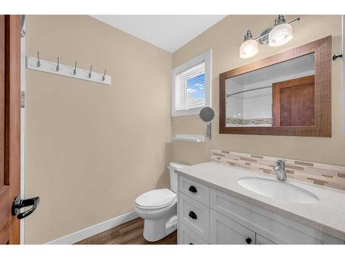 64 Hidden Way Nw, Calgary, AB - Indoor Photo Showing Bathroom