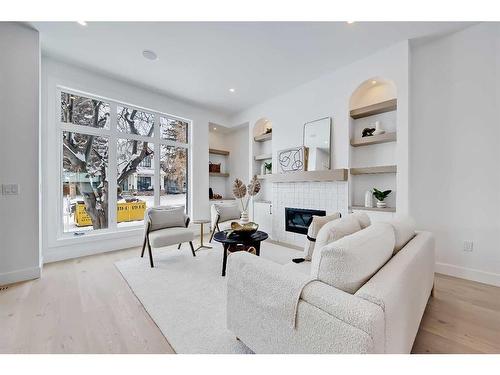 215 25 Avenue Nw, Calgary, AB - Indoor Photo Showing Living Room With Fireplace