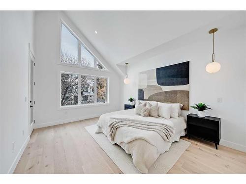 215 25 Avenue Nw, Calgary, AB - Indoor Photo Showing Bedroom