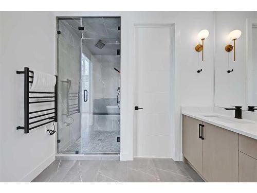 215 25 Avenue Nw, Calgary, AB - Indoor Photo Showing Bathroom