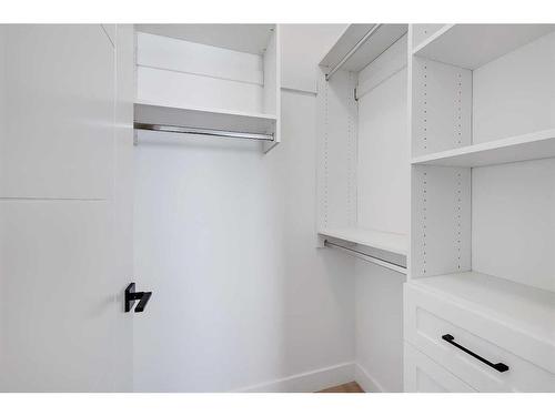 215 25 Avenue Nw, Calgary, AB - Indoor With Storage