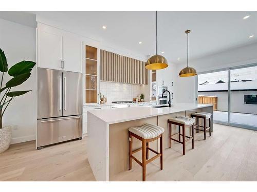 215 25 Avenue Nw, Calgary, AB - Indoor Photo Showing Kitchen With Upgraded Kitchen