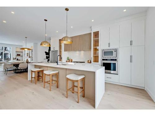 215 25 Avenue Nw, Calgary, AB - Indoor Photo Showing Kitchen With Upgraded Kitchen