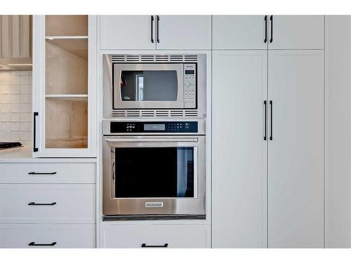 215 25 Avenue Nw, Calgary, AB - Indoor Photo Showing Kitchen