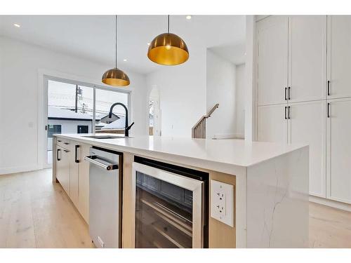 215 25 Avenue Nw, Calgary, AB - Indoor Photo Showing Kitchen