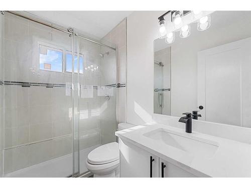 6701 29 Avenue Ne, Calgary, AB - Indoor Photo Showing Bathroom