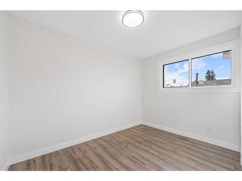 6701 29 Avenue Ne, Calgary, AB - Indoor Photo Showing Other Room