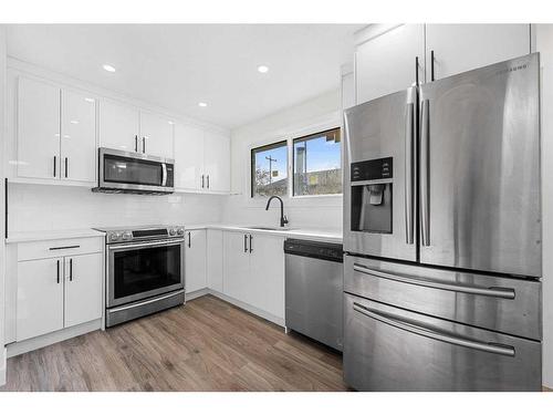 6701 29 Avenue Ne, Calgary, AB - Indoor Photo Showing Kitchen With Stainless Steel Kitchen With Upgraded Kitchen