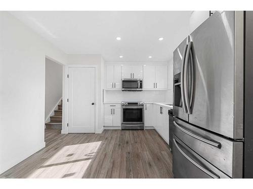 6701 29 Avenue Ne, Calgary, AB - Indoor Photo Showing Kitchen With Stainless Steel Kitchen