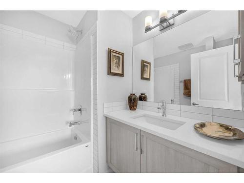 615 Sage Hill Grove Nw, Calgary, AB - Indoor Photo Showing Bathroom