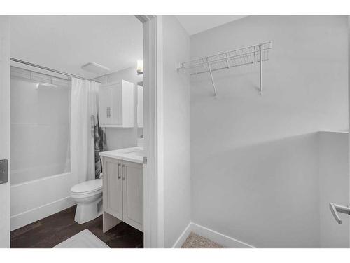 615 Sage Hill Grove Nw, Calgary, AB - Indoor Photo Showing Bathroom