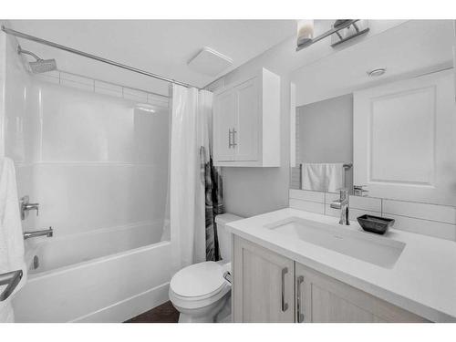 615 Sage Hill Grove Nw, Calgary, AB - Indoor Photo Showing Bathroom