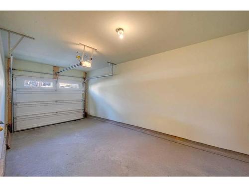 615 Sage Hill Grove Nw, Calgary, AB - Indoor Photo Showing Garage