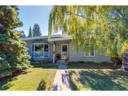 216 Silverview Way NW Calgary, AB T3B 3K3