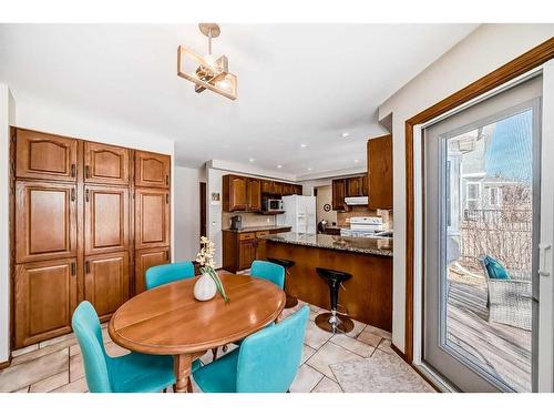 190 Woodbriar Circle Sw, Calgary, AB - Indoor Photo Showing Dining Room