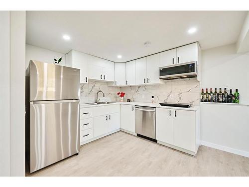 770 Ranchview Cir Nw, Calgary, AB - Indoor Photo Showing Kitchen With Double Sink