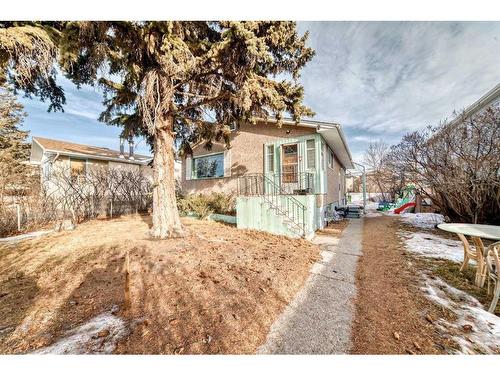 4324 73 Street Nw, Calgary, AB - Outdoor