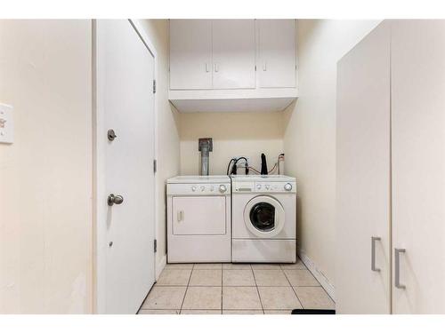 2822 40 Street Sw, Calgary, AB - Indoor Photo Showing Laundry Room