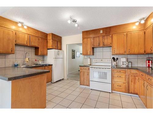 2822 40 Street Sw, Calgary, AB - Indoor Photo Showing Kitchen With Double Sink