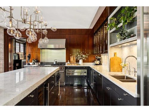 930 Prospect Avenue Sw, Calgary, AB - Indoor Photo Showing Kitchen With Double Sink With Upgraded Kitchen