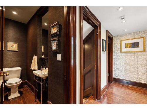 930 Prospect Avenue Sw, Calgary, AB - Indoor Photo Showing Bathroom