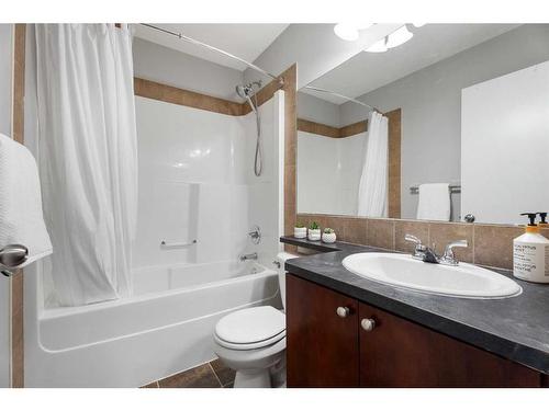 149 New Brighton Green Se, Calgary, AB - Indoor Photo Showing Bathroom