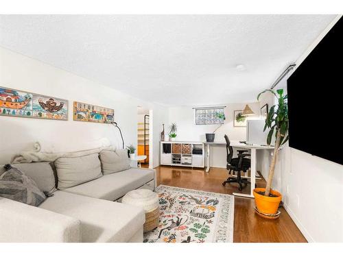 1925 12 Avenue Sw, Calgary, AB - Indoor Photo Showing Living Room