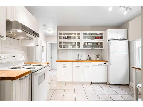 1925 12 Avenue Sw, Calgary, AB - Indoor Photo Showing Kitchen