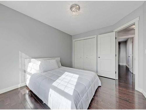 18 Evergreen Avenue Sw, Calgary, AB - Indoor Photo Showing Bedroom