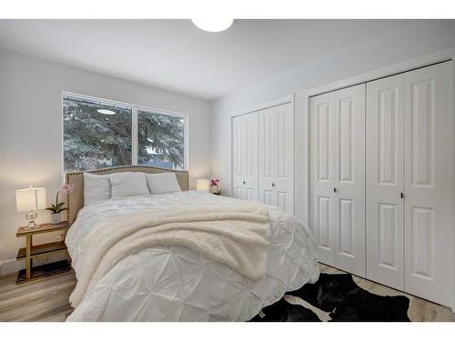 435 Queensland Road Se, Calgary, AB - Indoor Photo Showing Bedroom