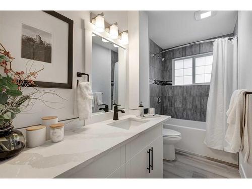 435 Queensland Road Se, Calgary, AB - Indoor Photo Showing Bathroom