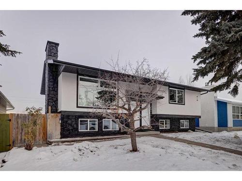 435 Queensland Road Se, Calgary, AB - Outdoor