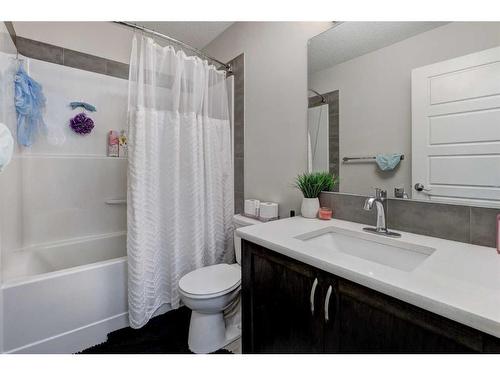 45 Nolanlake Cove Nw, Calgary, AB - Indoor Photo Showing Bathroom