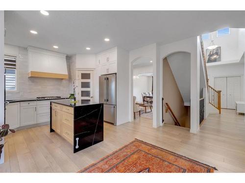 20 Weston Drive Sw, Calgary, AB - Indoor Photo Showing Kitchen With Upgraded Kitchen