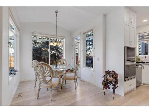 20 Weston Drive Sw, Calgary, AB - Indoor Photo Showing Dining Room